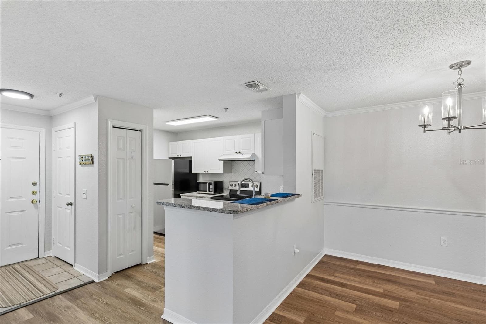 Kitchen - Entryway - Dining Room - 18001 RICHMOND PLACE DR #1030, TAMPA