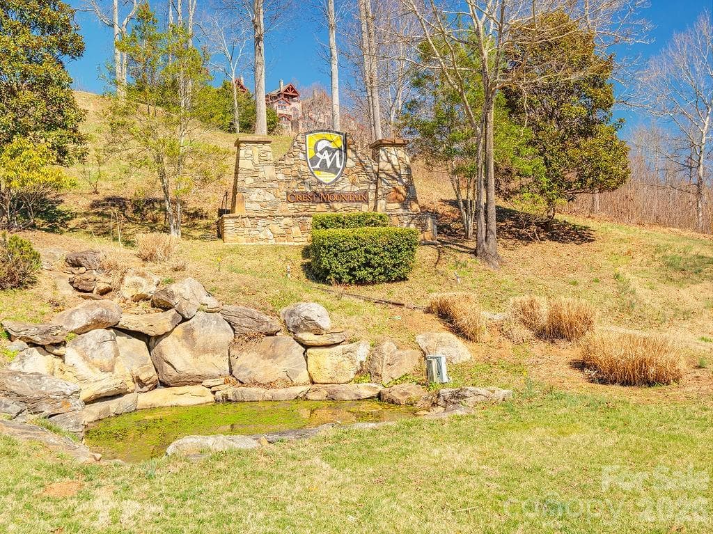 Gated community, low HOA, just moments from town! - Asheville