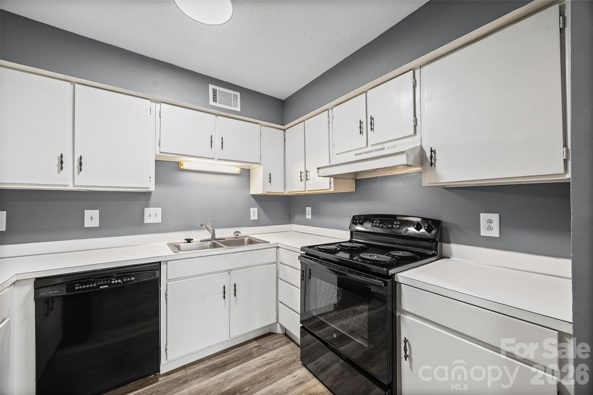 Condominium at 9119 Spyglass Place, Charlotte, photo 11 of 24