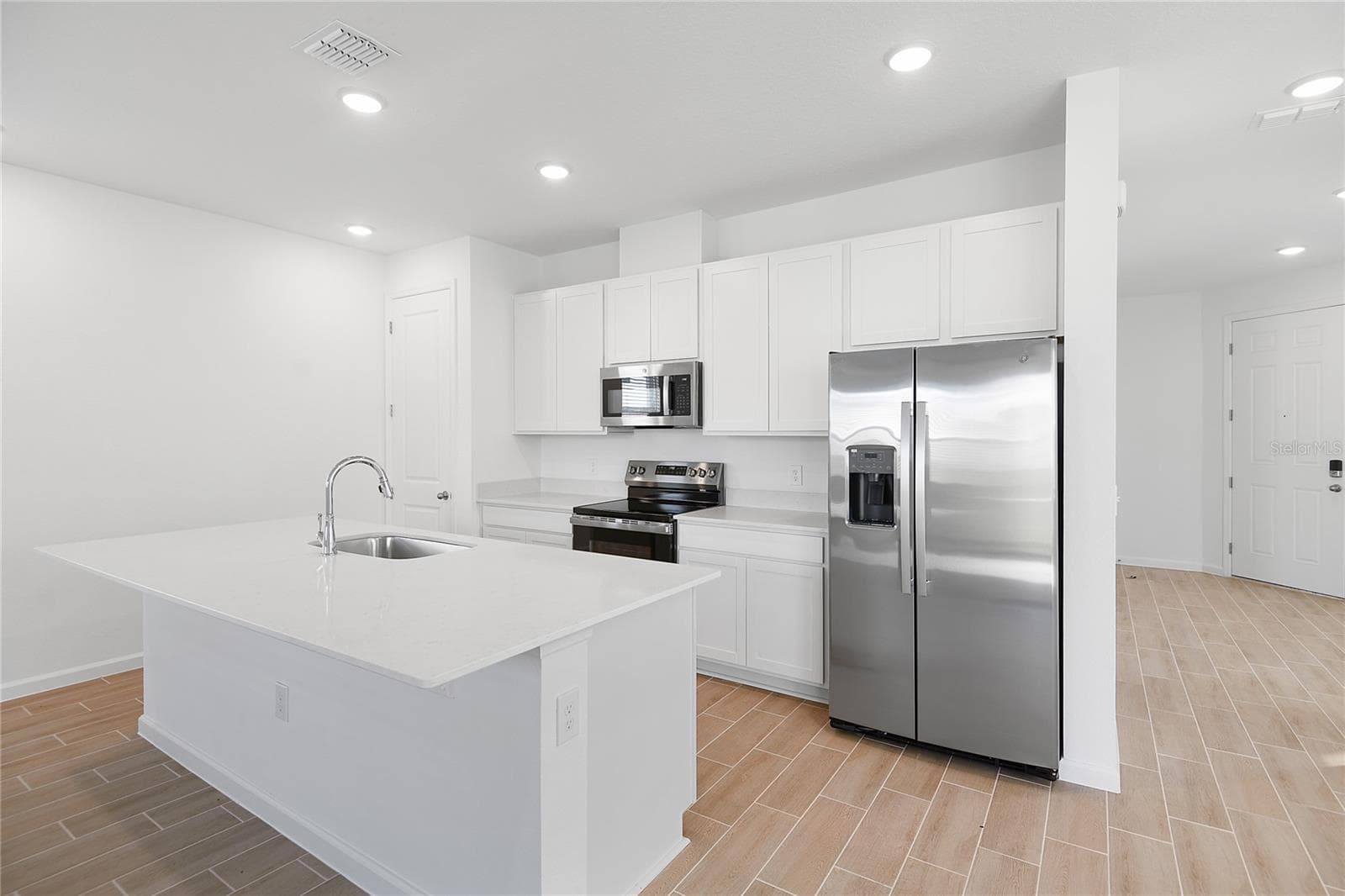 Single Family Residence at 5220 BEE BALM ST, LAKE HAMILTON, photo 5 of 22