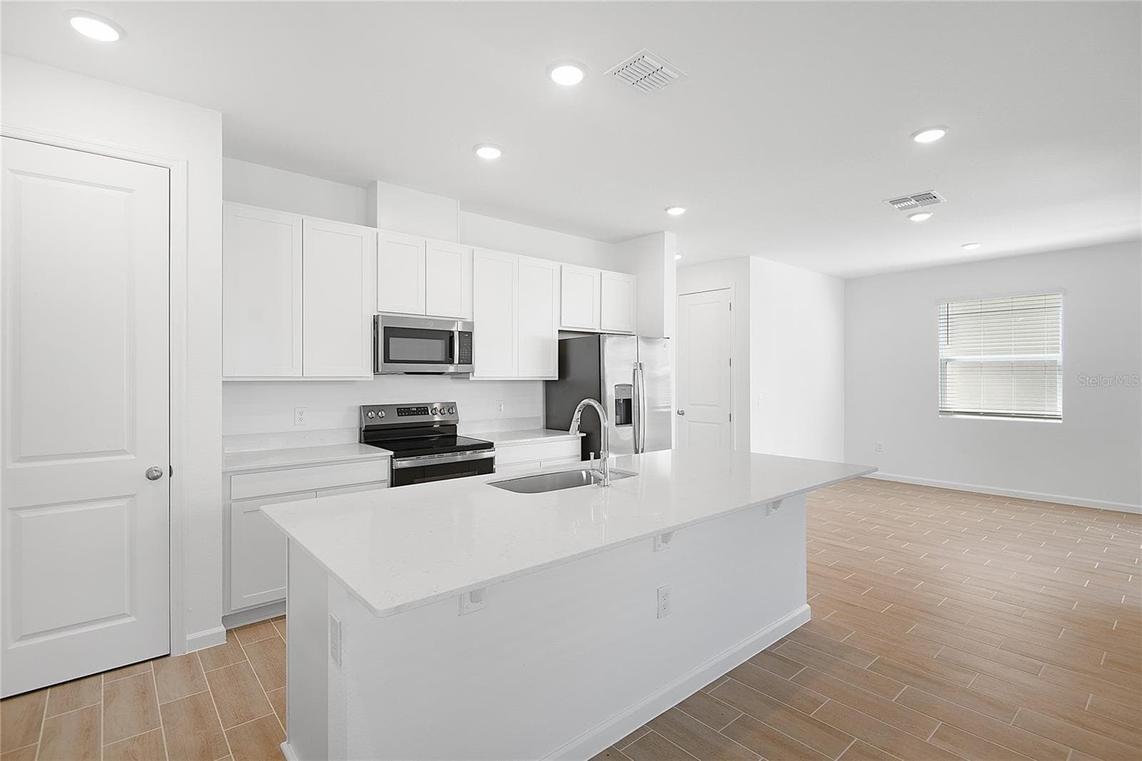 Single Family Residence at 5220 BEE BALM ST, LAKE HAMILTON, photo 6 of 22