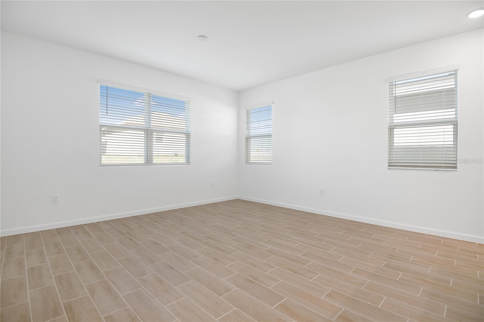 Single Family Residence at 5220 BEE BALM ST, LAKE HAMILTON, photo 7 of 22