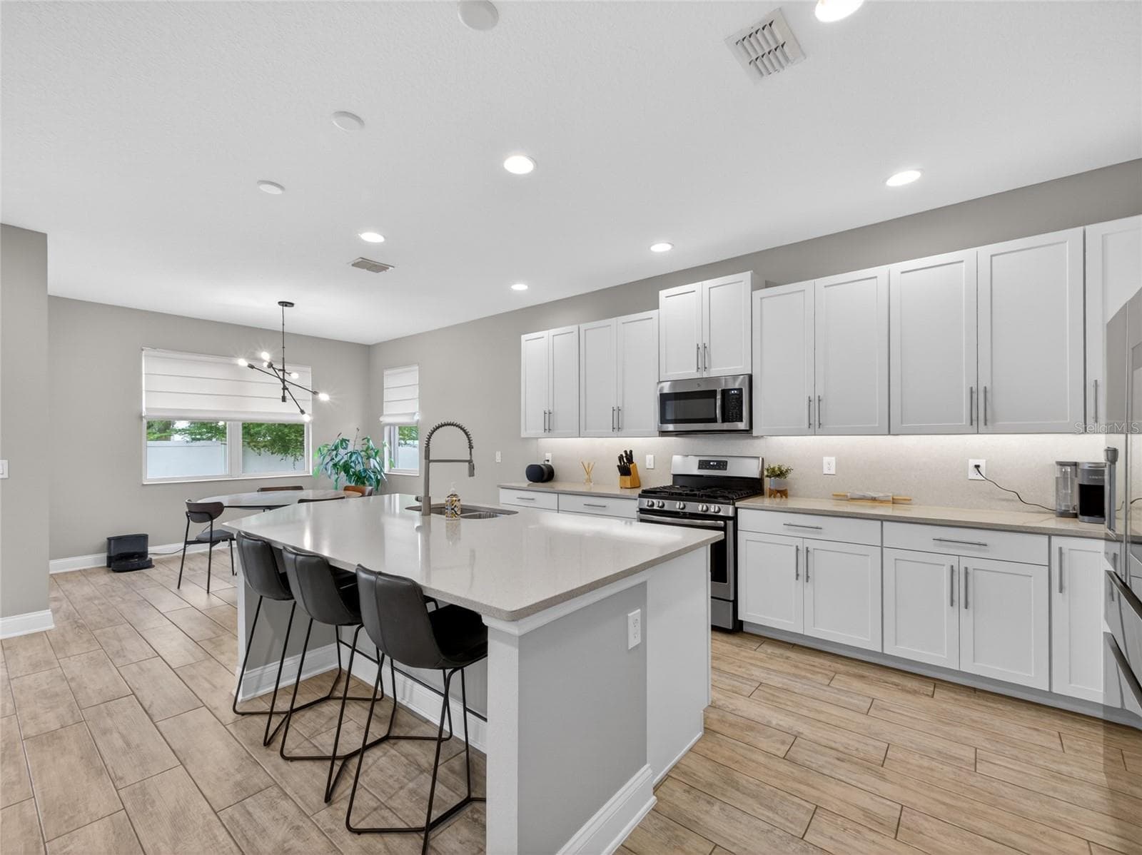 Large Breakfast Bar and Kitchen Island - 11209 LEMON LAKE BLVD, ORLANDO