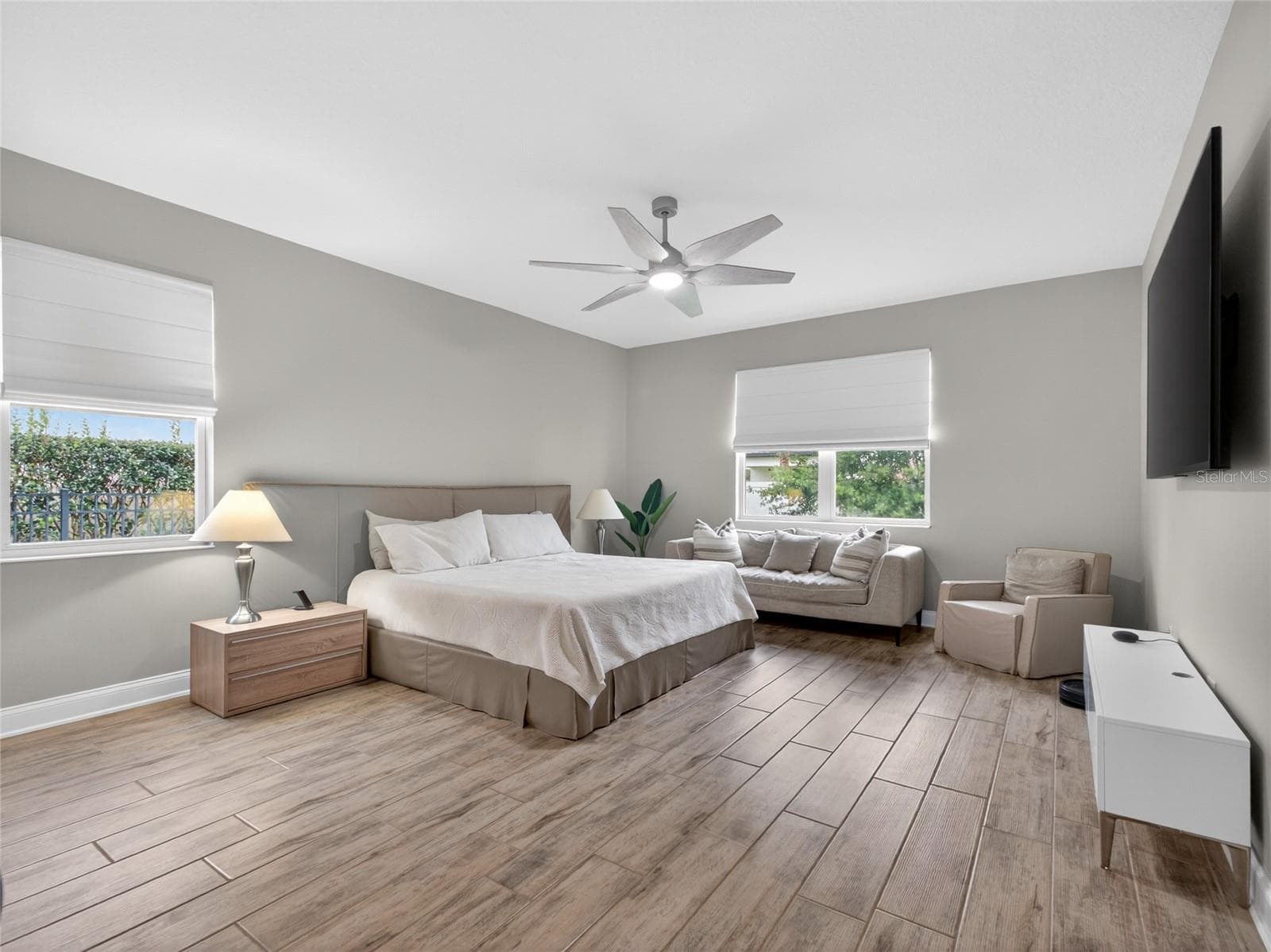Spacious Primary Bedroom with Ensuite Bath - 11209 LEMON LAKE BLVD, ORLANDO