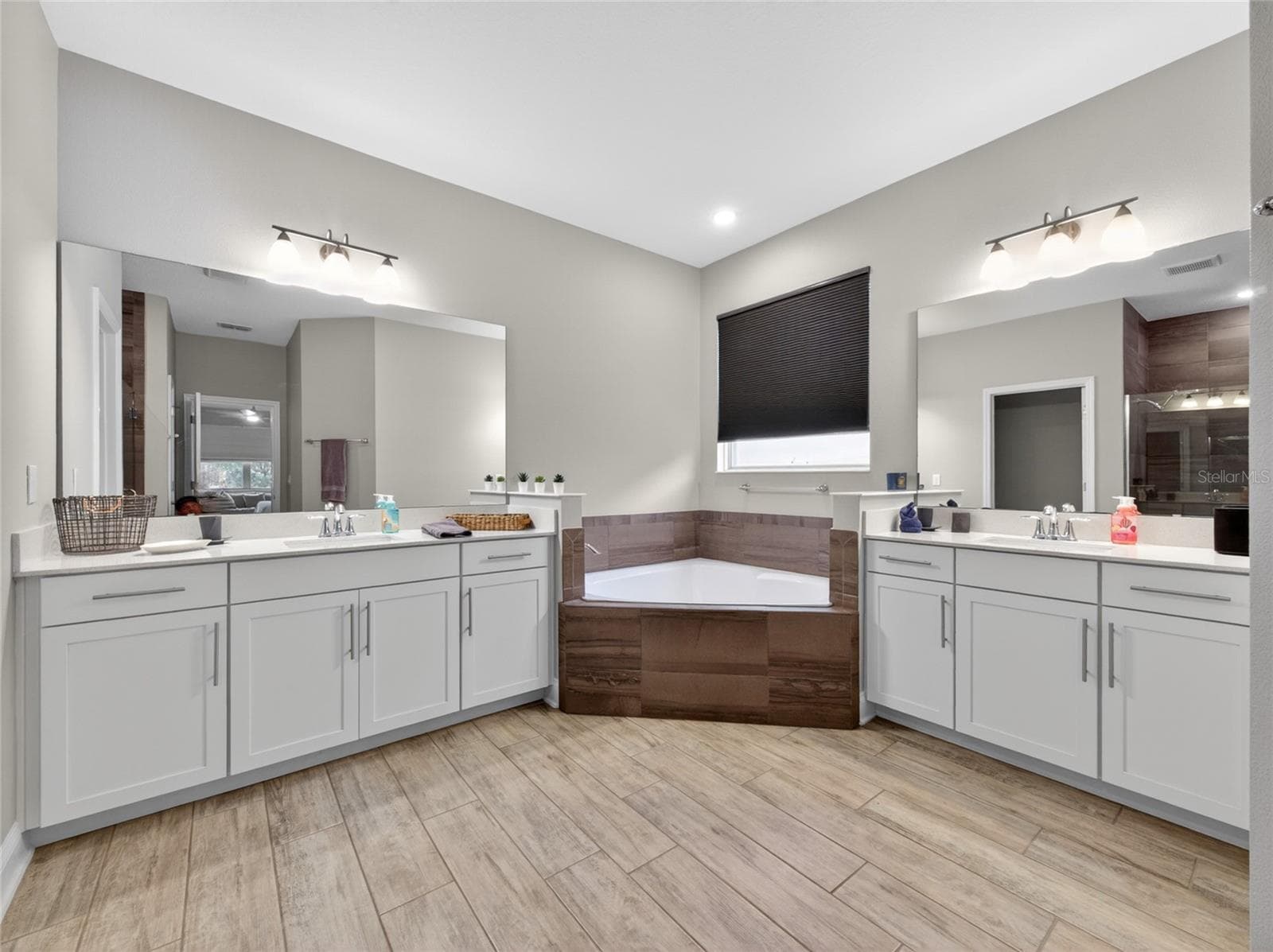 Spa-like Primary Bath with Garden Tub, Two Vanities, and Walk-in Shower - 11209 LEMON LAKE BLVD, ORLANDO