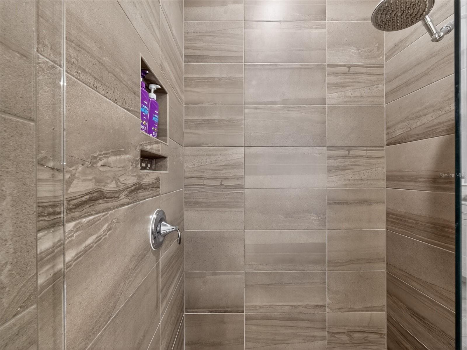 Walk-in Shower with Built-ins - 11209 LEMON LAKE BLVD, ORLANDO