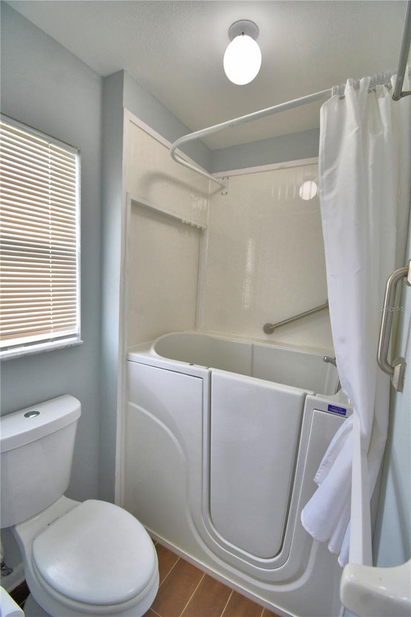 Single Family Residence at 1690 COLONNADES CIR N, LAKELAND, photo 32 of 58
