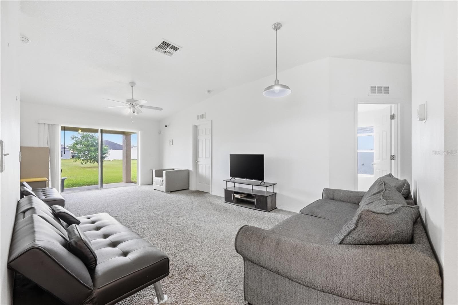 Living Space - 3640 GRUBBS ST, MOUNT DORA