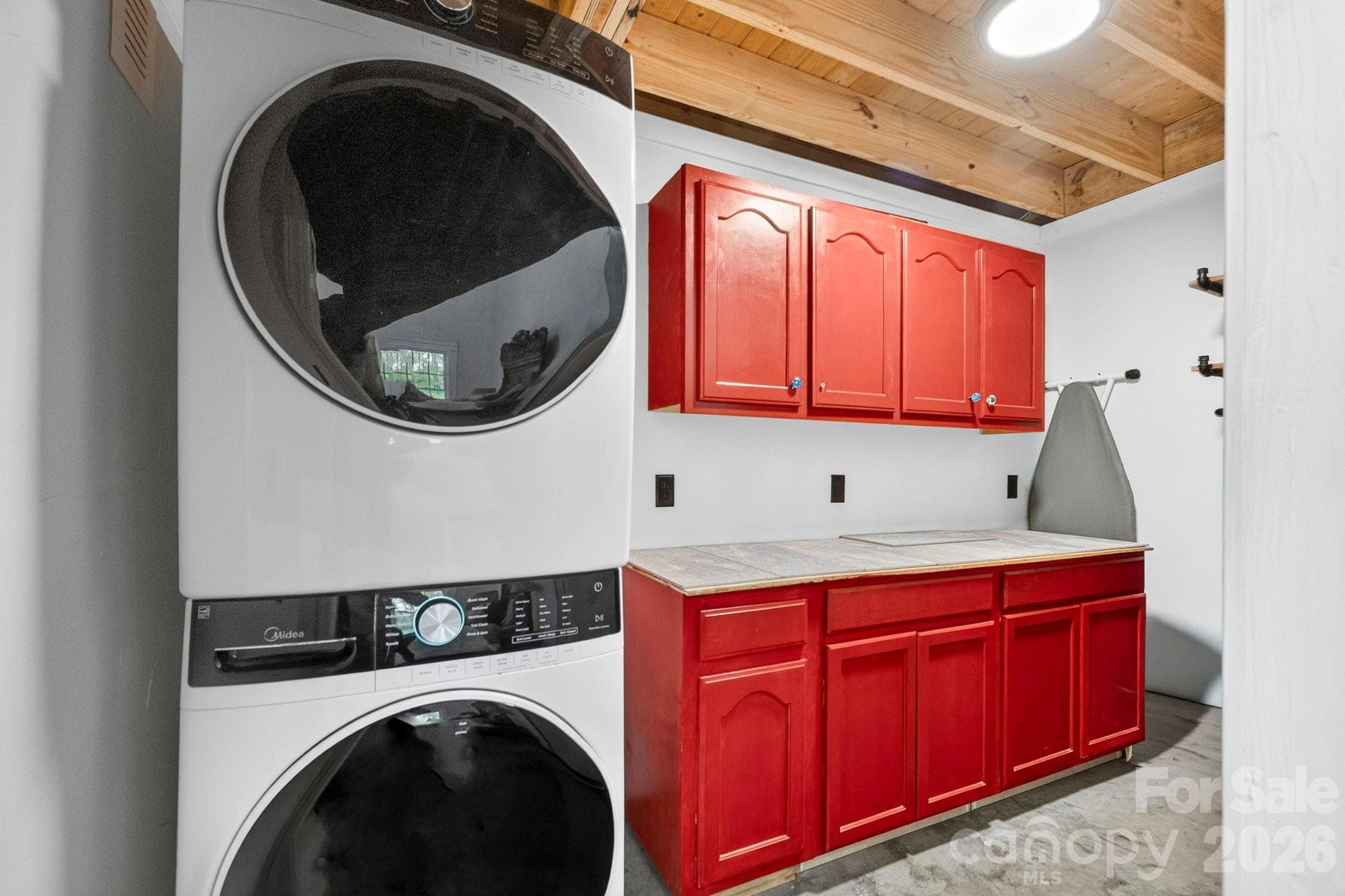 Laundry Room - 3326 Crowder Ridge Road, Shelby