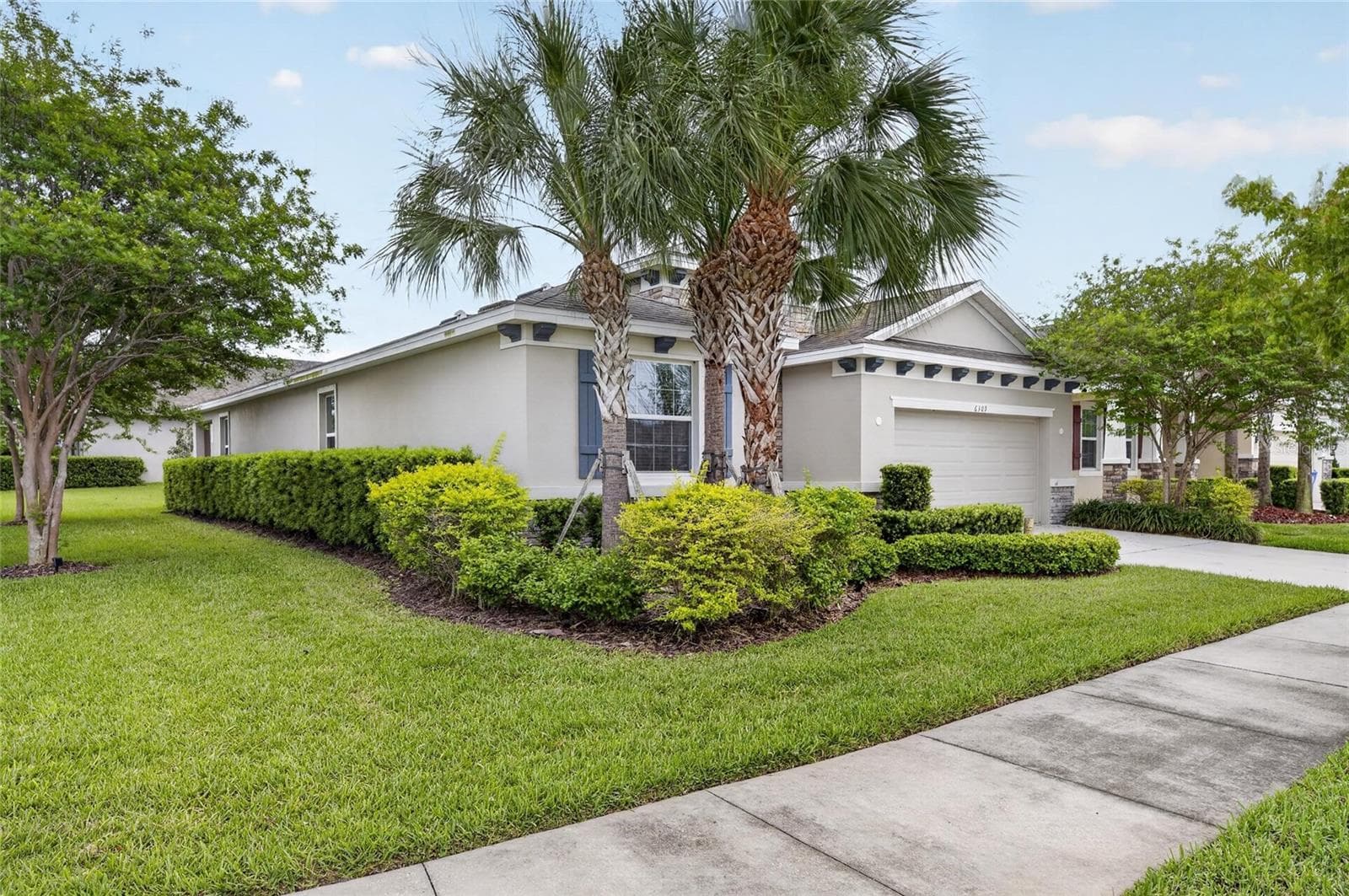 Exterior Corner Lot View - 6309 SHADOWLAKE DR, APOLLO BEACH