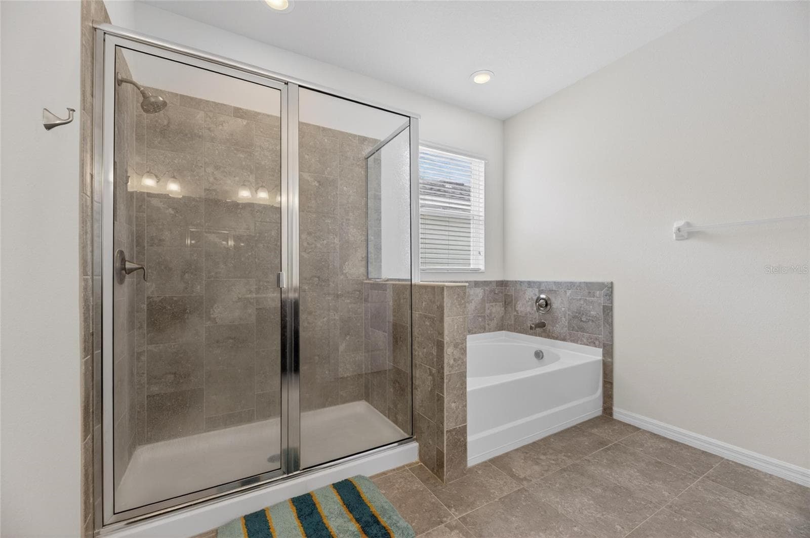 Primary Ensuite Bath - 6309 SHADOWLAKE DR, APOLLO BEACH