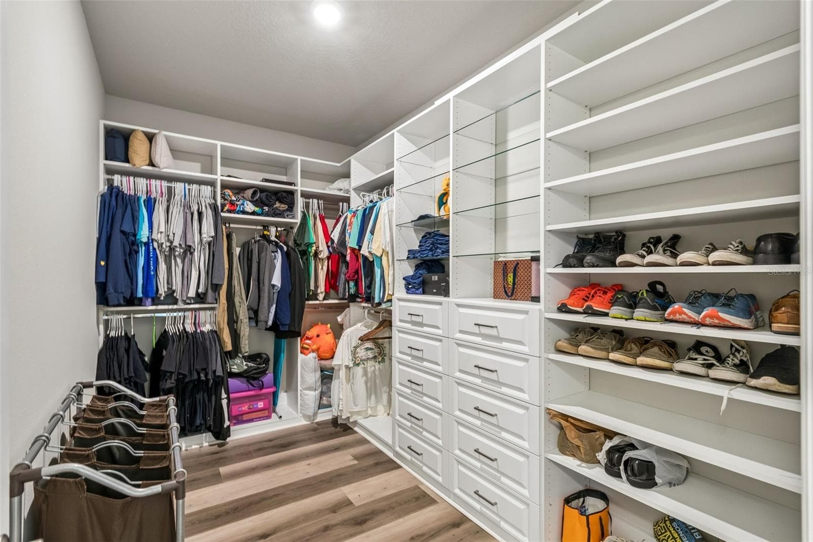 Master Closet system - 2310 RAVEN RIDGE RD, MINNEOLA
