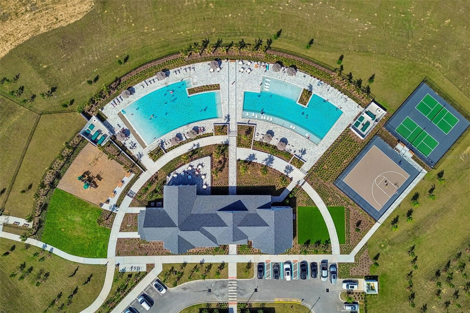 Amenities complex - 2310 RAVEN RIDGE RD, MINNEOLA