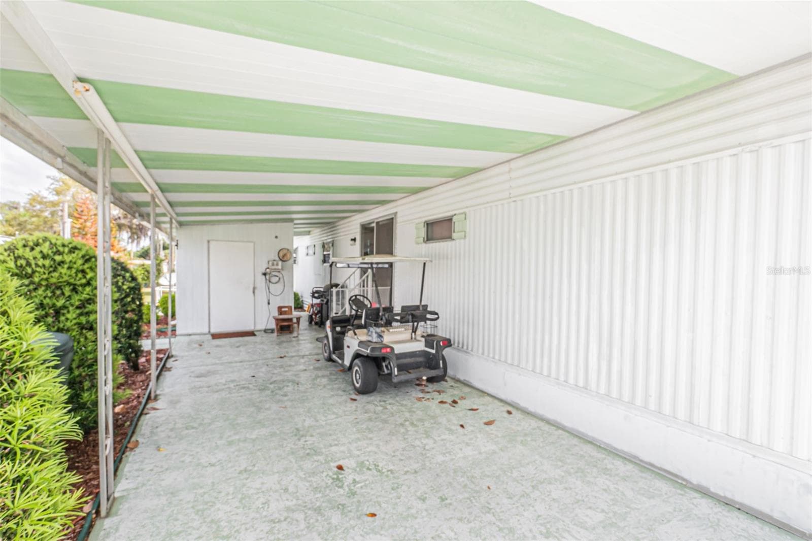 Mobile Home at 613 SANDPIPER DR, LEESBURG, photo 23 of 26