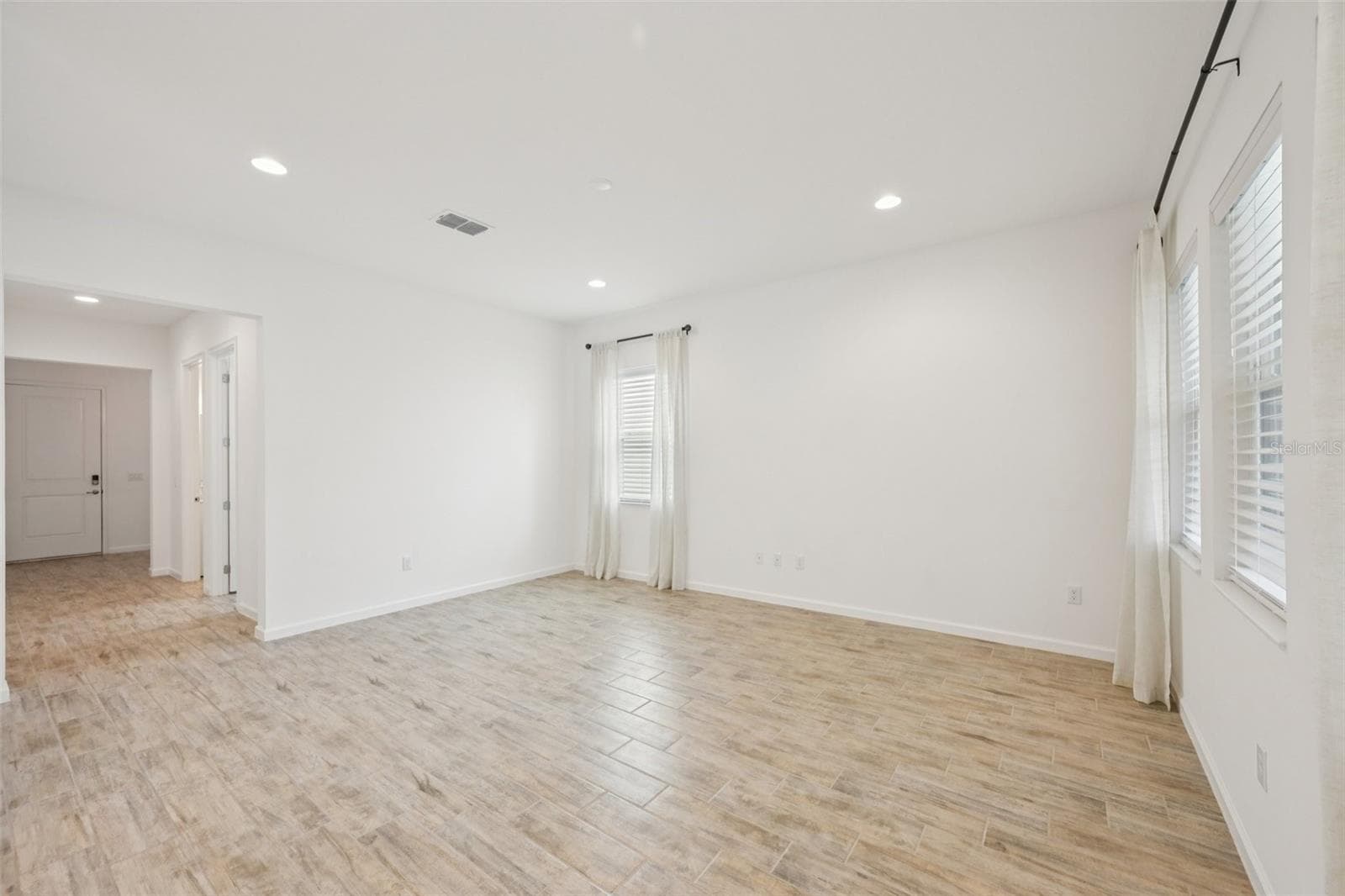 Single Family Residence at 806 WINTERSIDE DR, APOLLO BEACH, photo 5 of 57