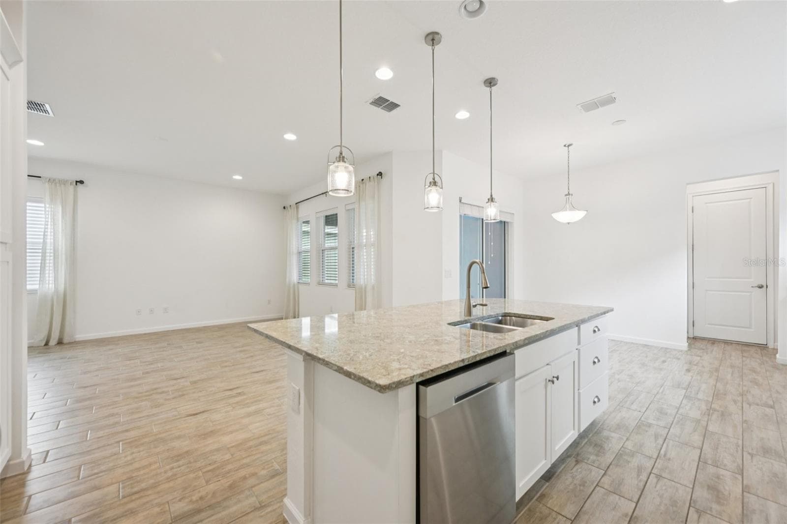 Single Family Residence at 806 WINTERSIDE DR, APOLLO BEACH, photo 10 of 57