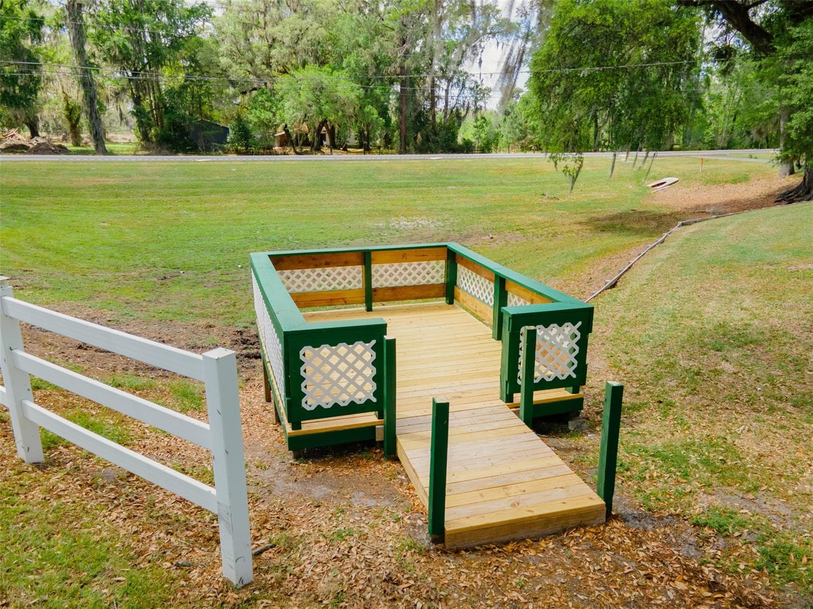 Dock - 7893 S US HIGHWAY 441, LAKE CITY