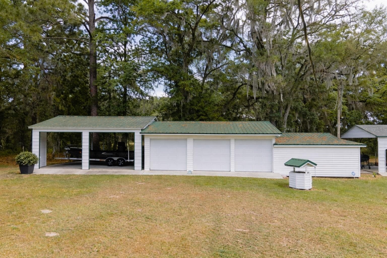 Car/recreational vehicle Storage"vertually staged" - 7893 S US HIGHWAY 441, LAKE CITY