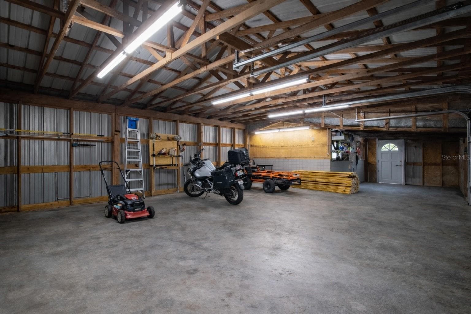 Garage/workshop - 7893 S US HIGHWAY 441, LAKE CITY