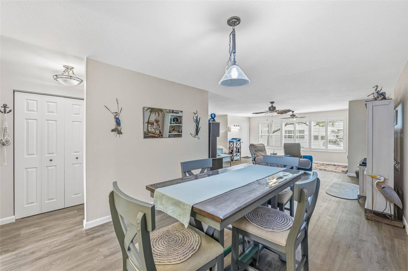 Dining area open to living space - 5521 80TH ST N #212, ST PETERSBURG
