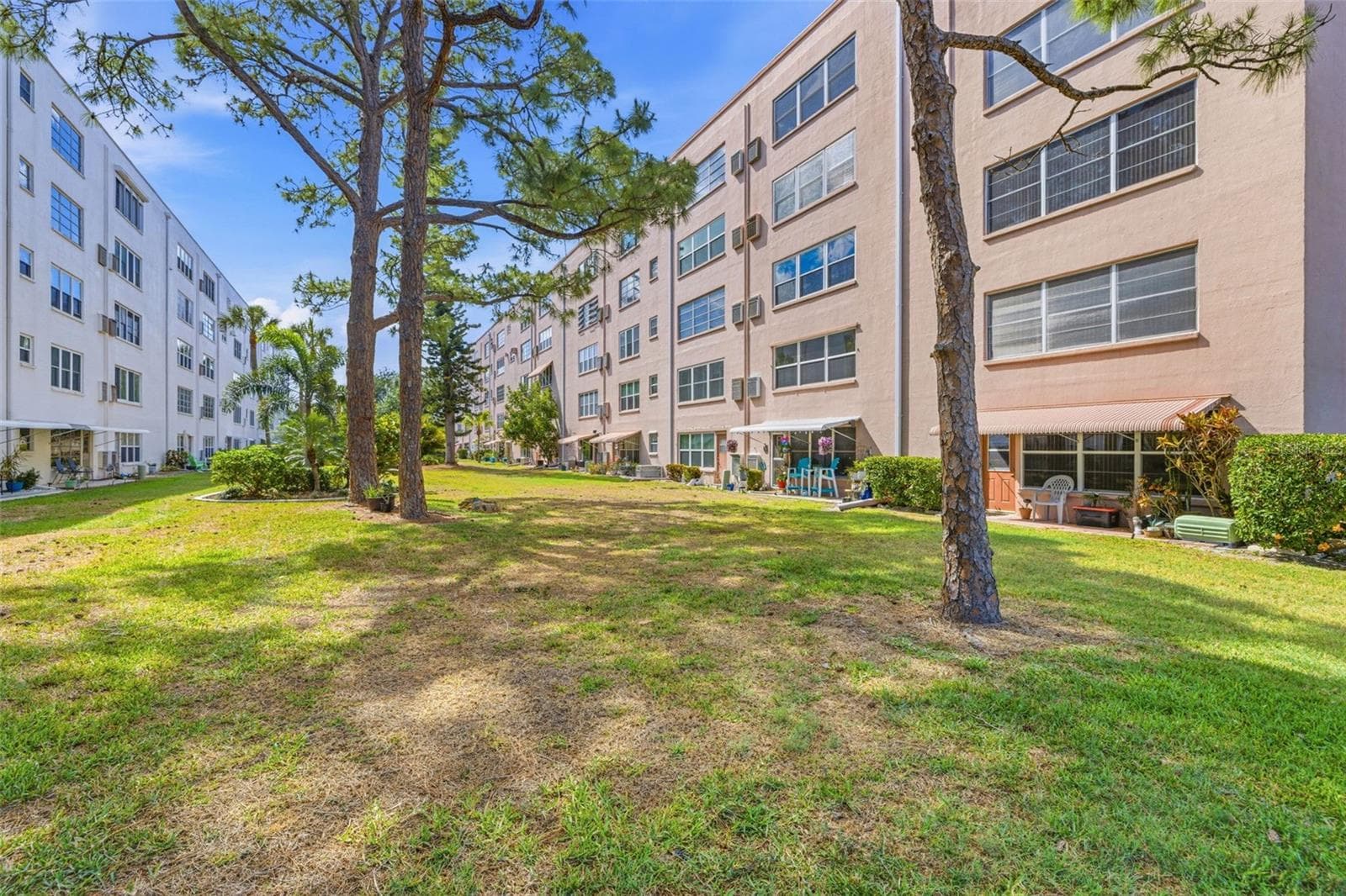Green space and landscaped grounds Five Towns - 5521 80TH ST N #212, ST PETERSBURG