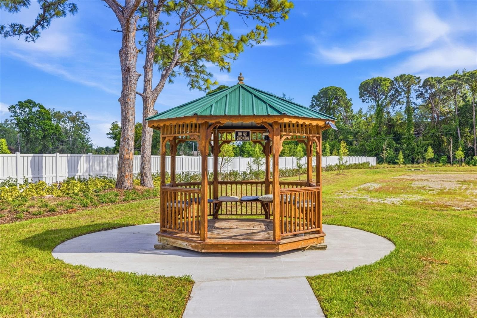 Gazebo and walking paths Five Towns community - 5521 80TH ST N #212, ST PETERSBURG