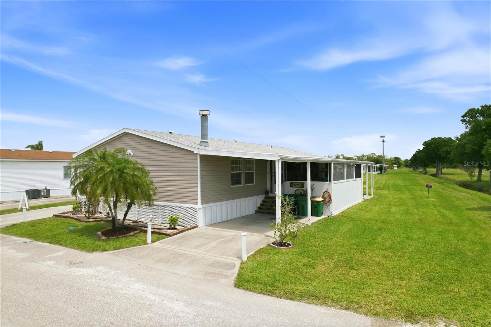 184 W MANATEE LOOP