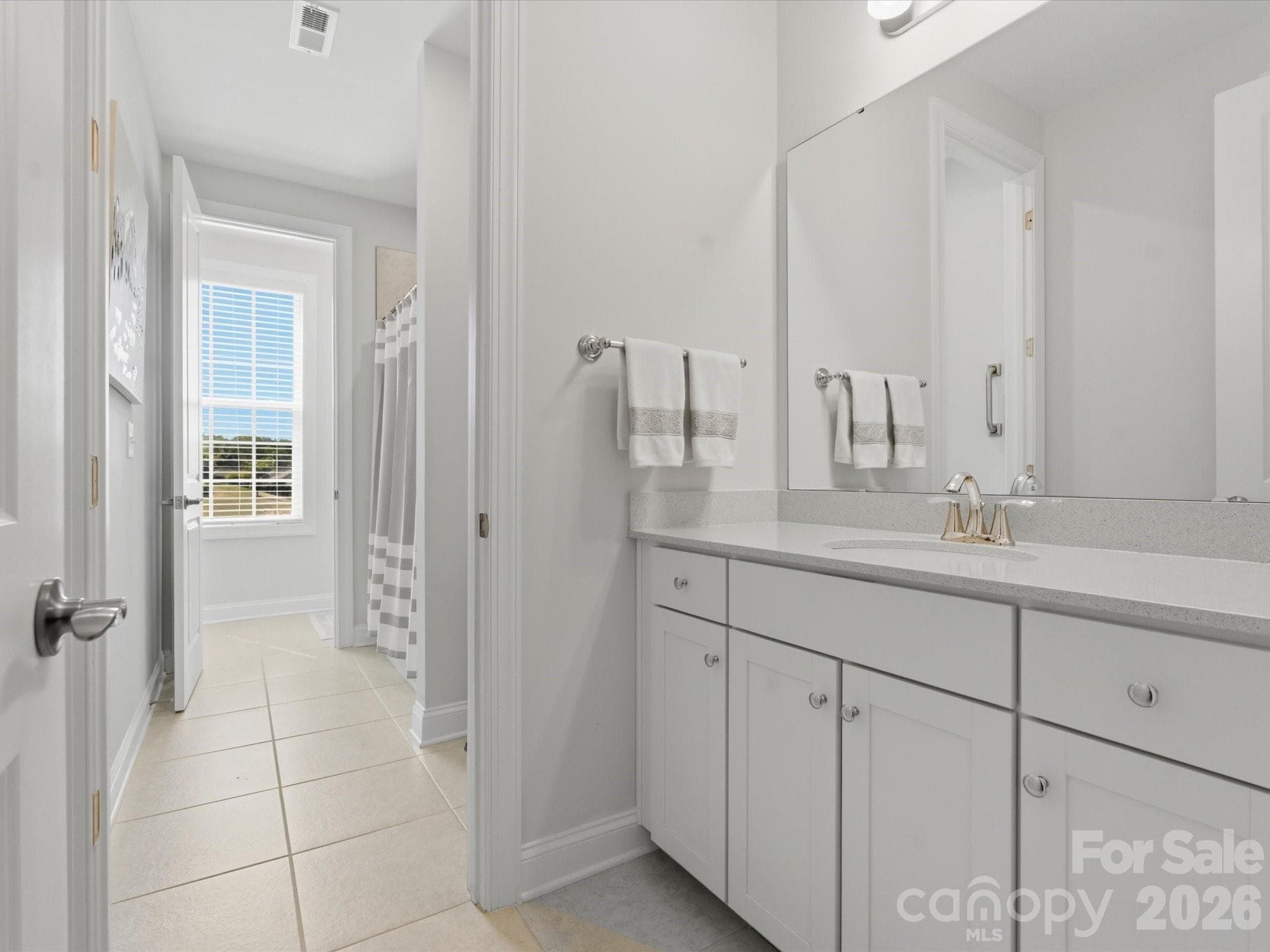 Single Family Residence at 7117 Jolly Brook Drive, Charlotte, photo 8 of 48