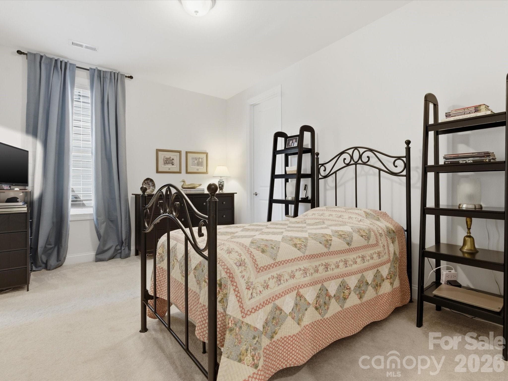 Single Family Residence at 7117 Jolly Brook Drive, Charlotte, photo 9 of 48