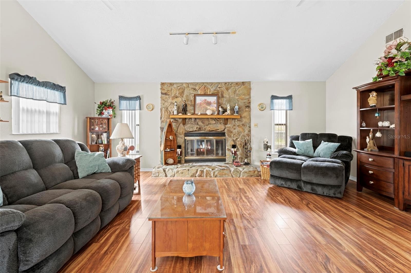 Single Family Residence at 13378 DRAYTON DR, SPRING HILL, photo 5 of 50