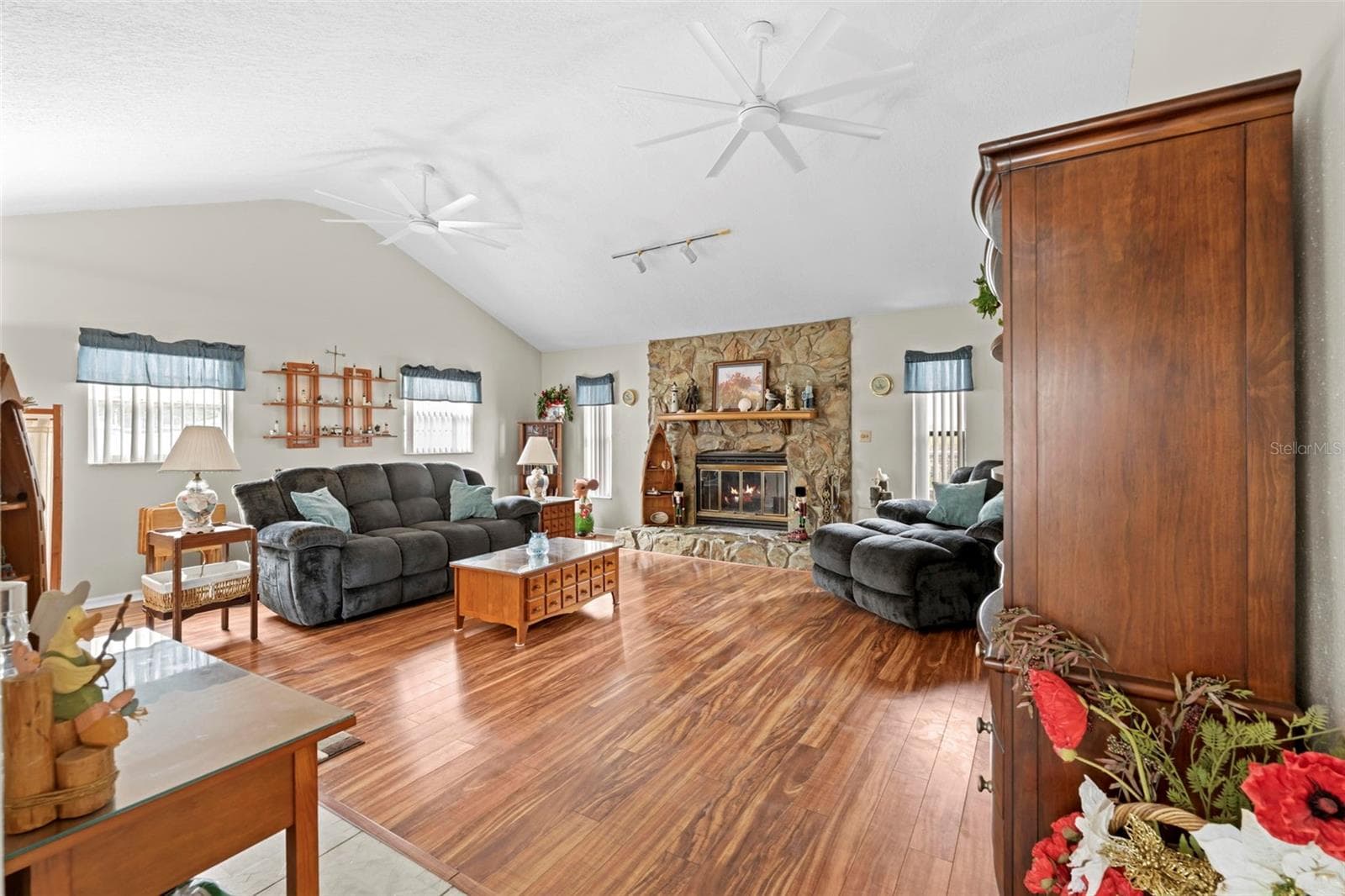 Single Family Residence at 13378 DRAYTON DR, SPRING HILL, photo 7 of 50