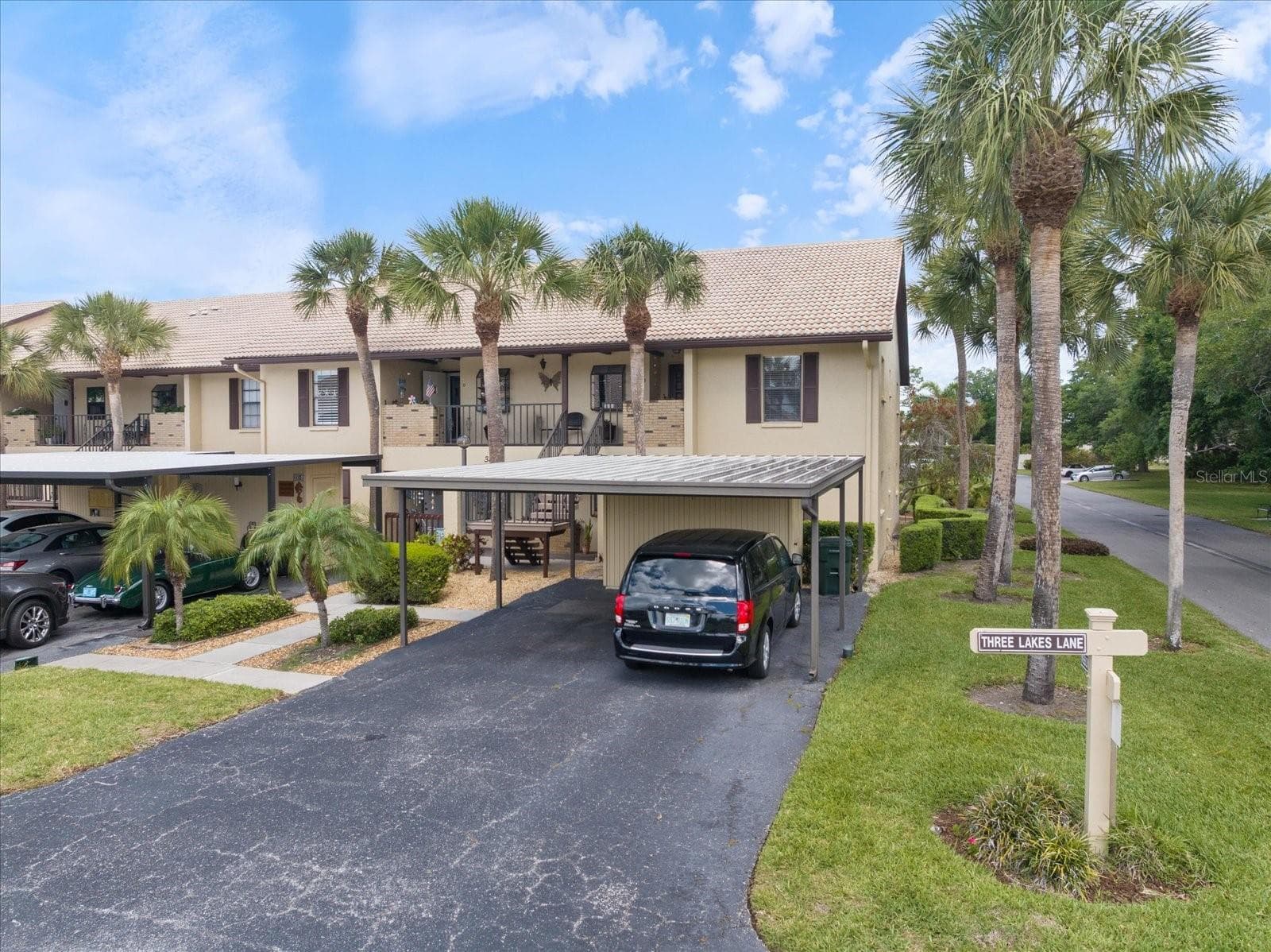 335 THREE LAKES LN #B