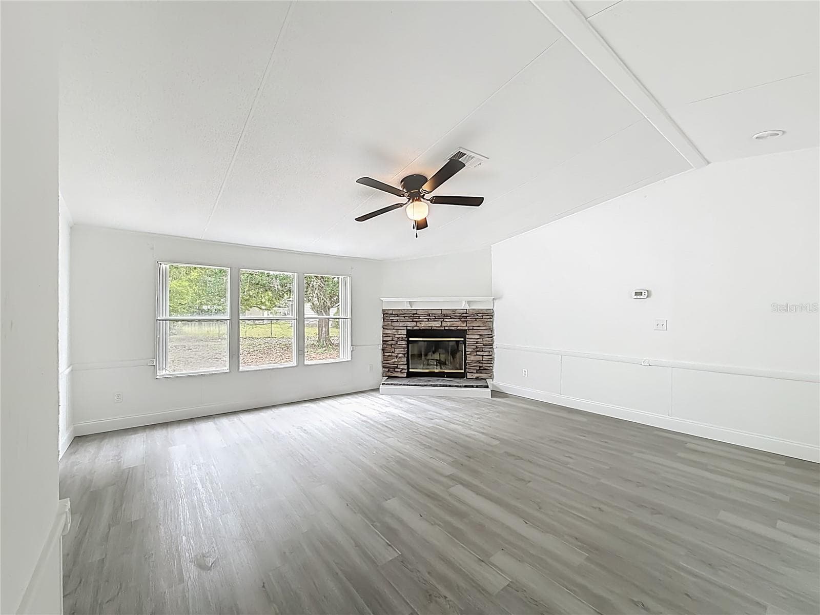 Manufactured Home at 8331 COUNTY ROAD 109, LADY LAKE, photo 13 of 32