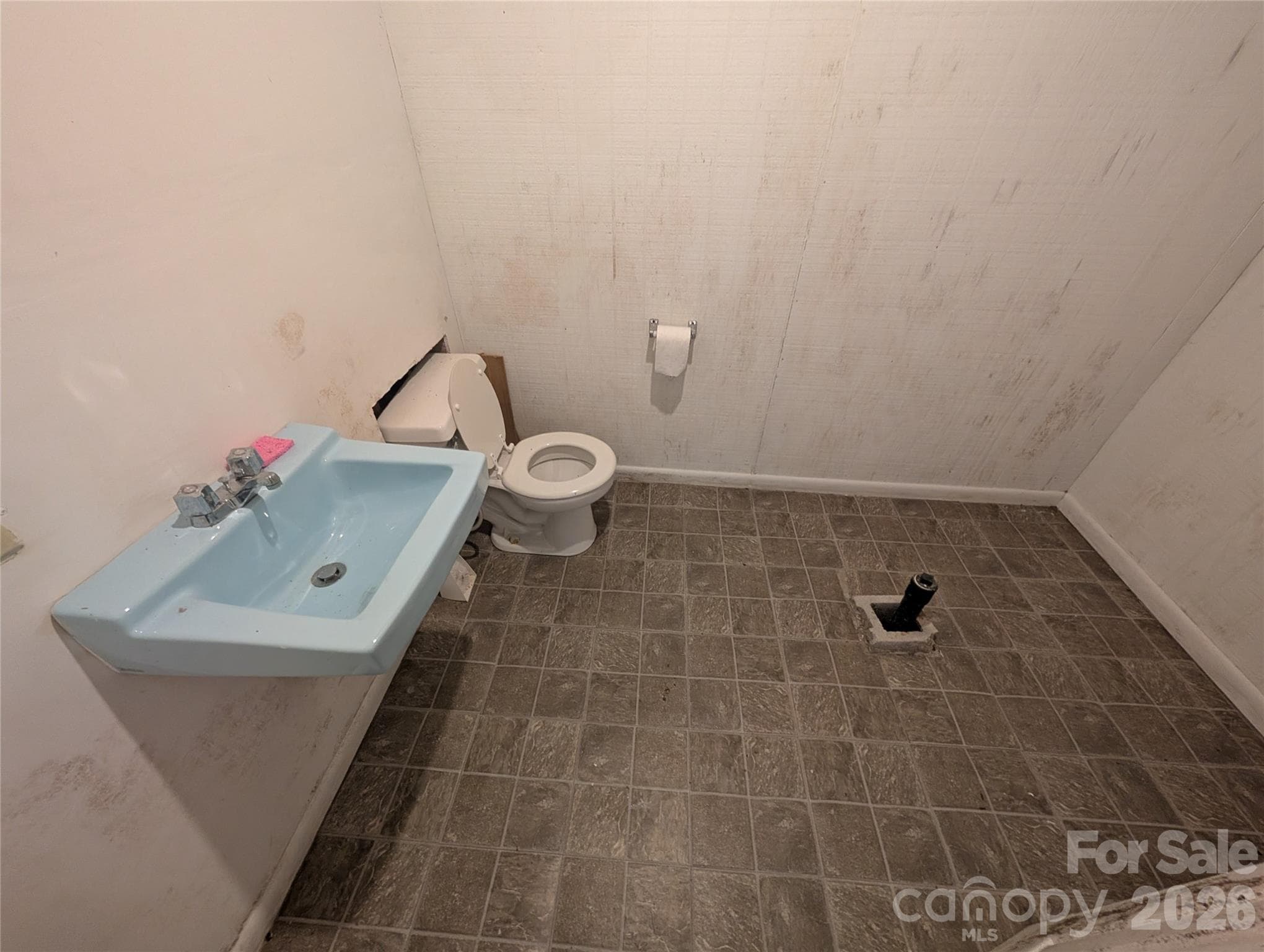 Basement bathroom - 4 Wild Dogwood Trail, Mills River
