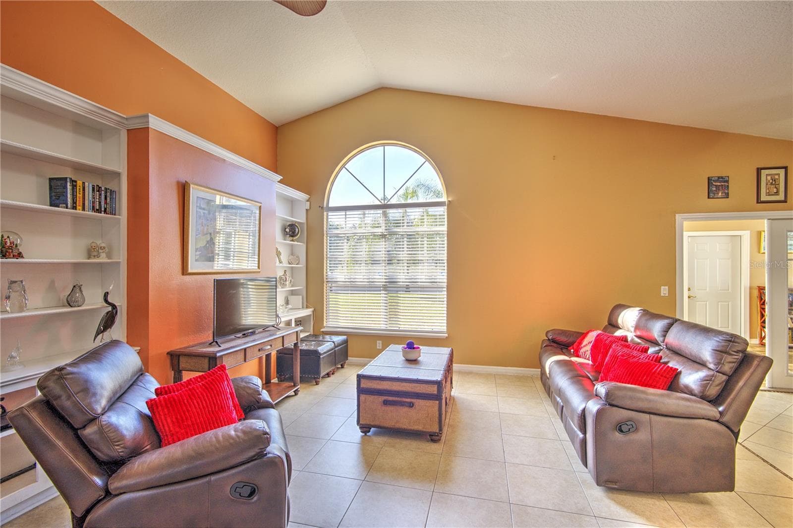 Single Family Residence at 684 YORKSHIRE DR, OVIEDO, photo 5 of 37