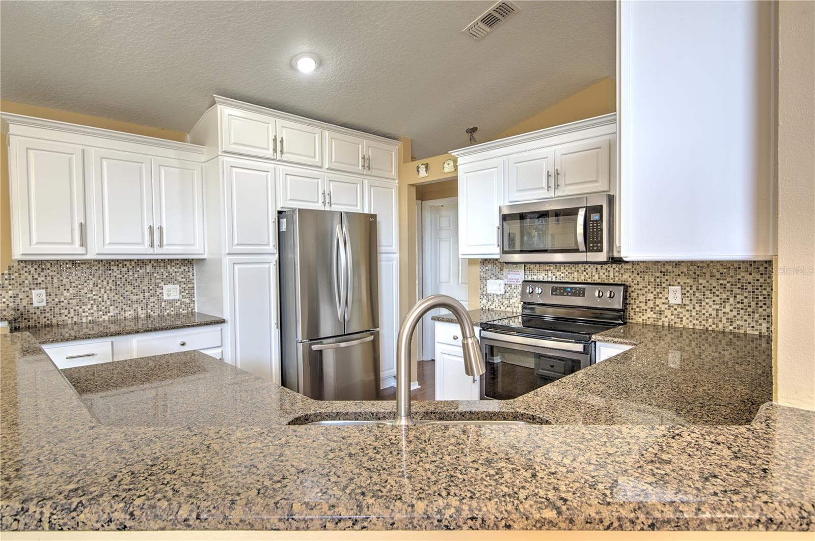 Single Family Residence at 684 YORKSHIRE DR, OVIEDO, photo 17 of 37
