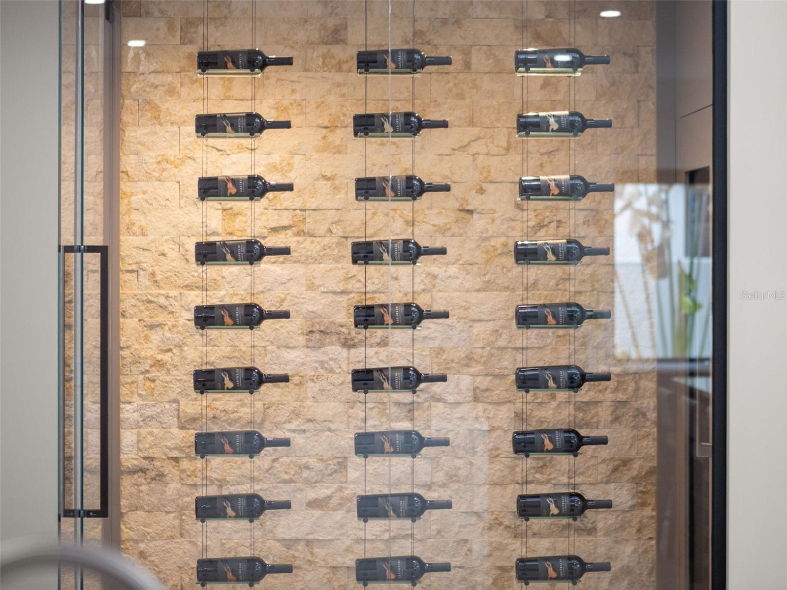 Wine Wall - 8643 FARTHINGTON WAY, ORLANDO