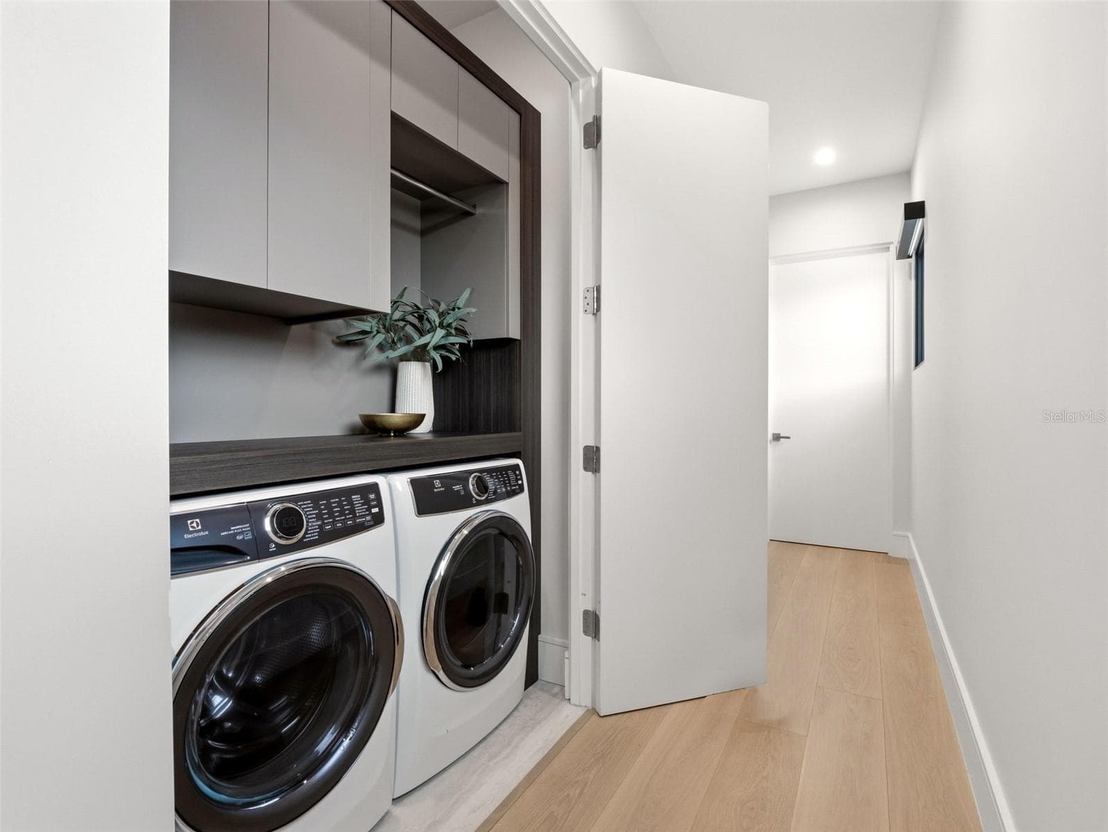 Upstairs Laundry - 8643 FARTHINGTON WAY, ORLANDO