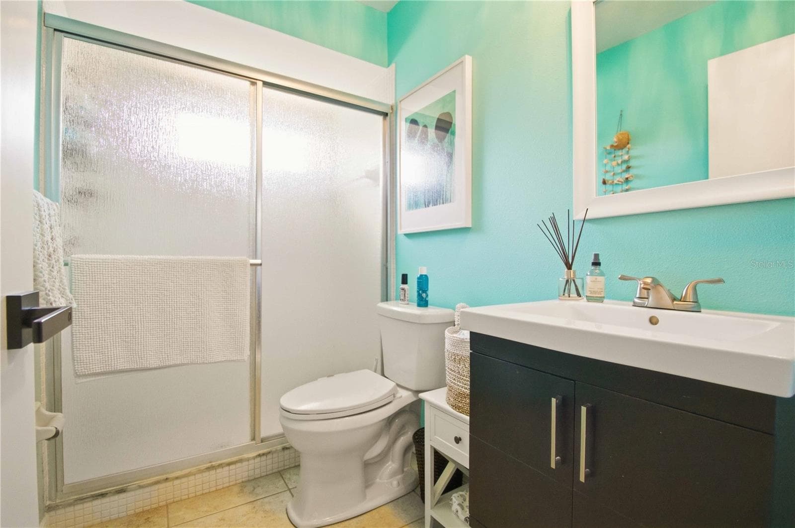 Hall bath w/shower - 7354 W COUNTRY CLUB DR N, SARASOTA