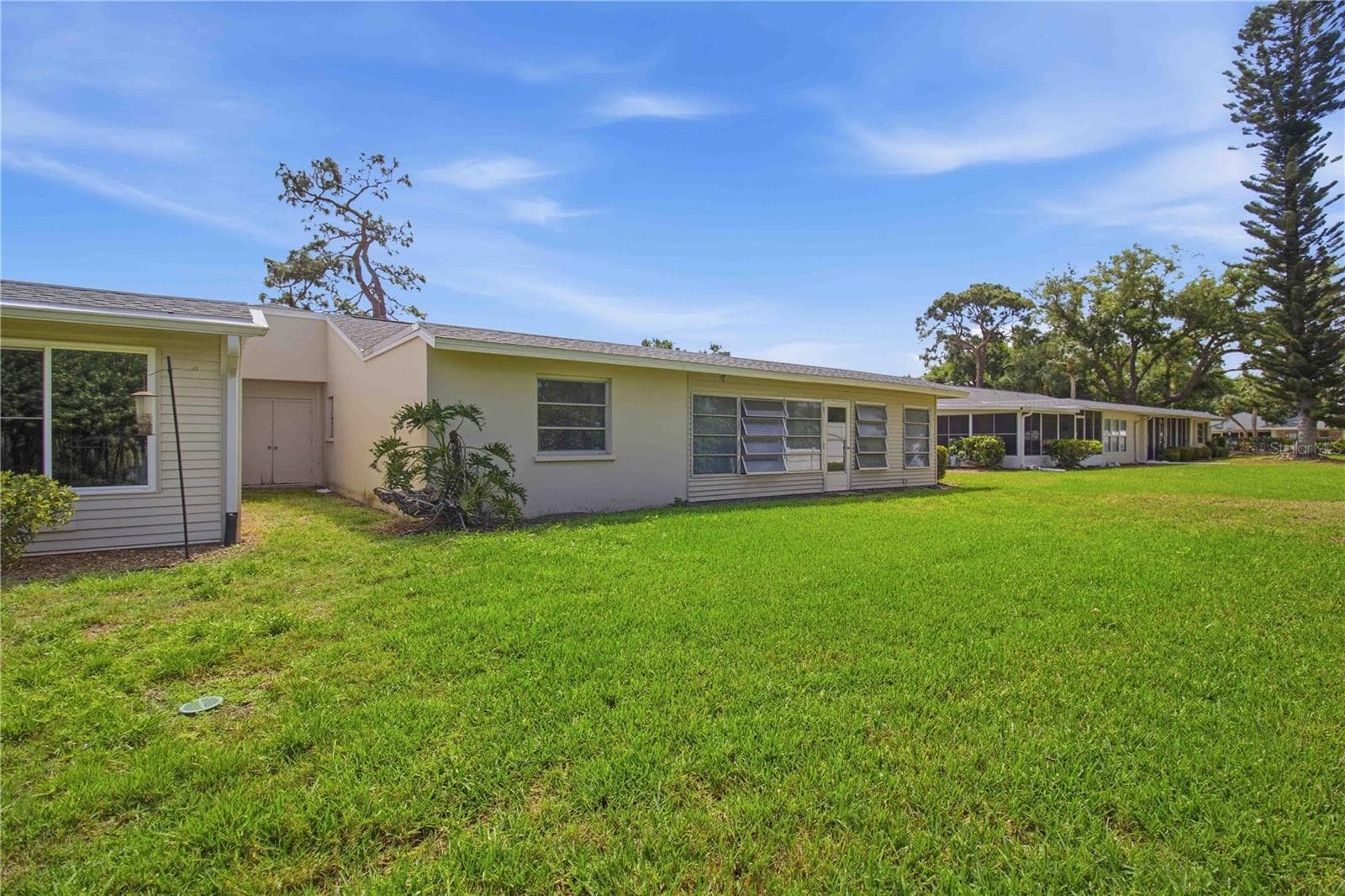 back of villa - 7354 W COUNTRY CLUB DR N, SARASOTA