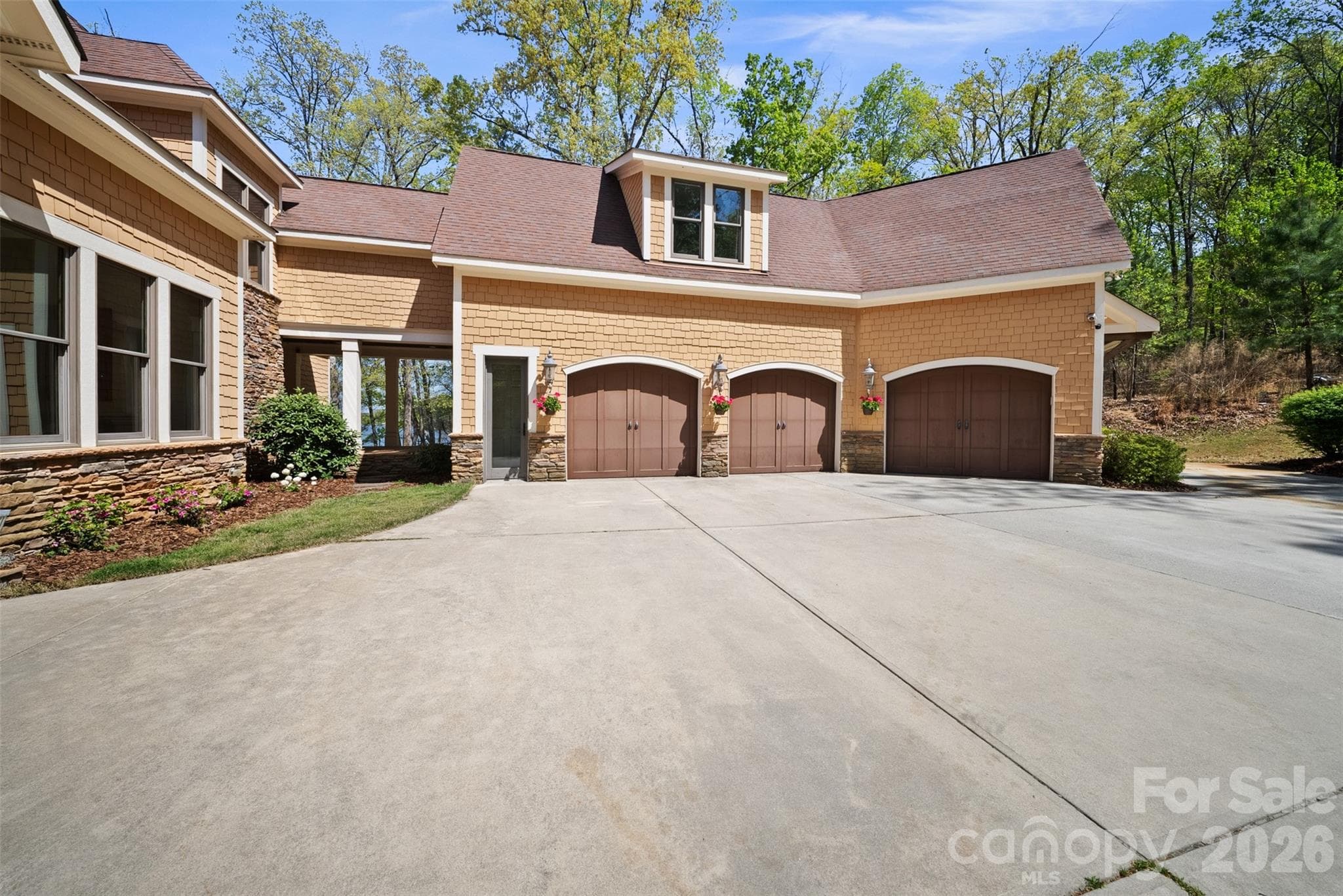 Single Family Residence at 2312 Rocky Cove Lane, Denton, photo 4 of 48