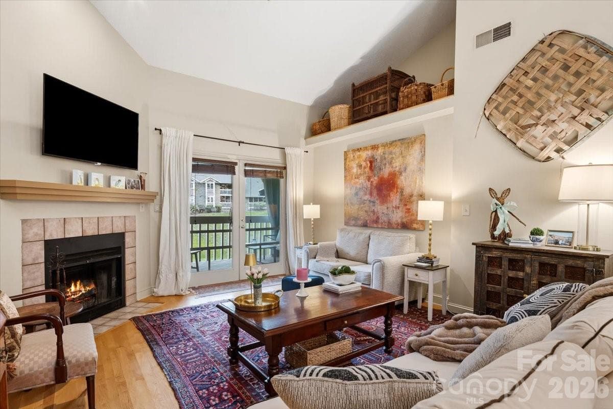 Condominium at 6 Willow Tree Run, Asheville, photo 3 of 36