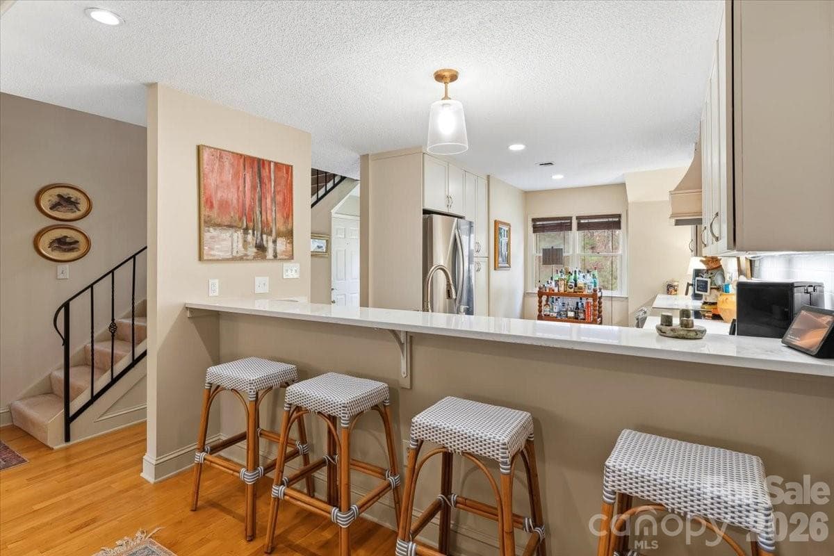 Condominium at 6 Willow Tree Run, Asheville, photo 9 of 36