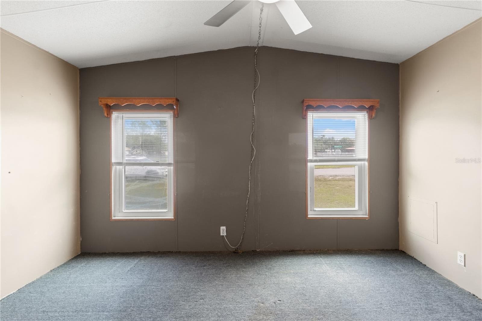 Manufactured Home at 1371 NW 12TH LN, LAKE PANASOFFKEE, photo 11 of 37