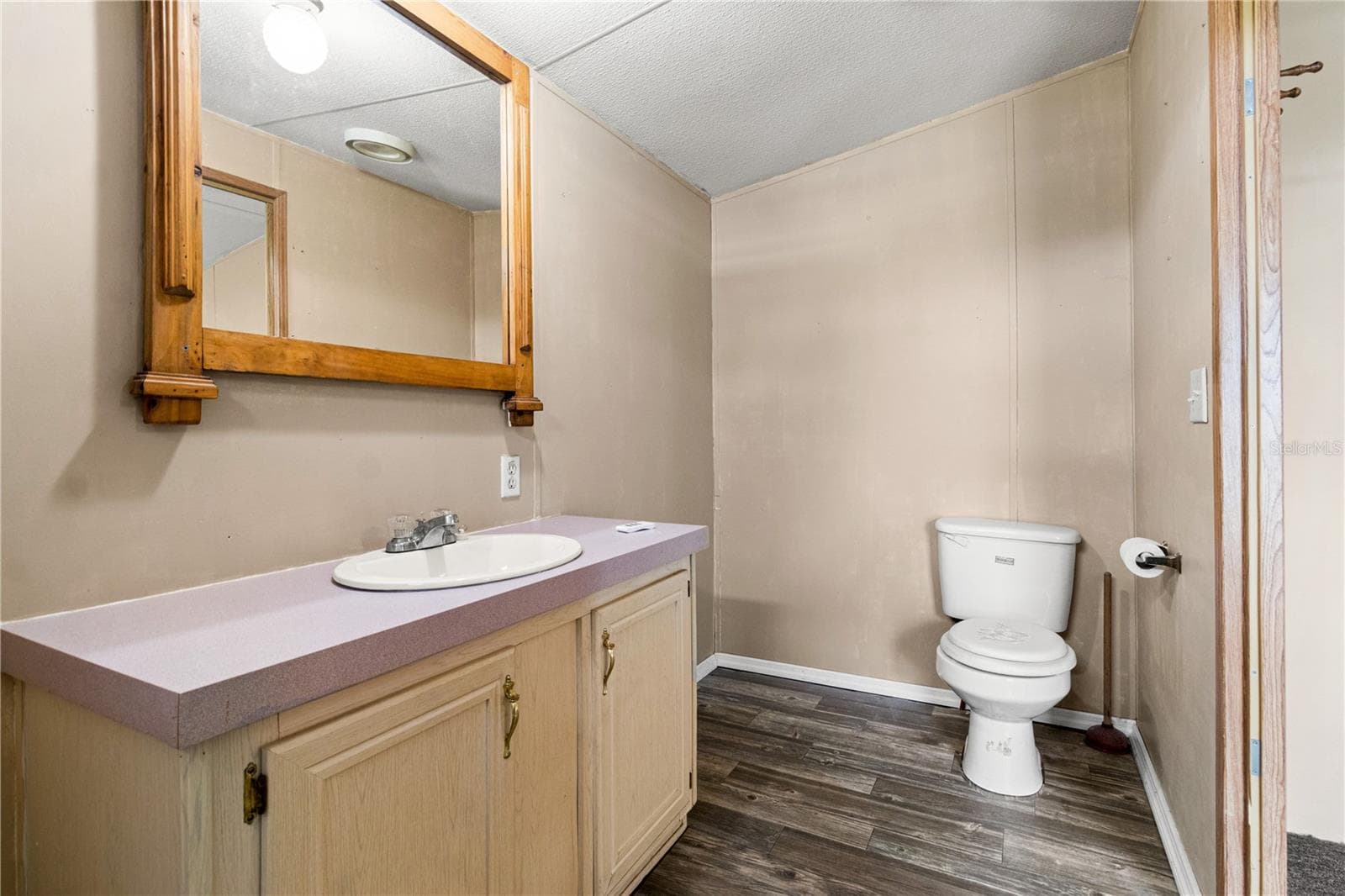 Manufactured Home at 1371 NW 12TH LN, LAKE PANASOFFKEE, photo 14 of 37