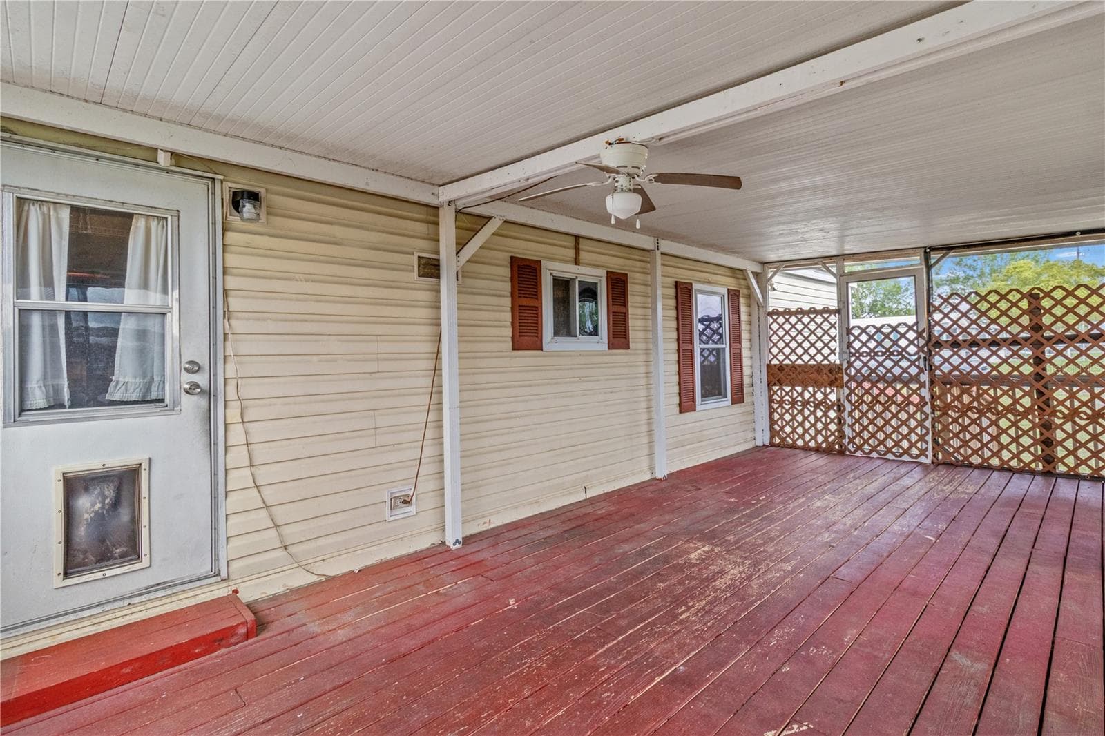 Manufactured Home at 1371 NW 12TH LN, LAKE PANASOFFKEE, photo 24 of 37