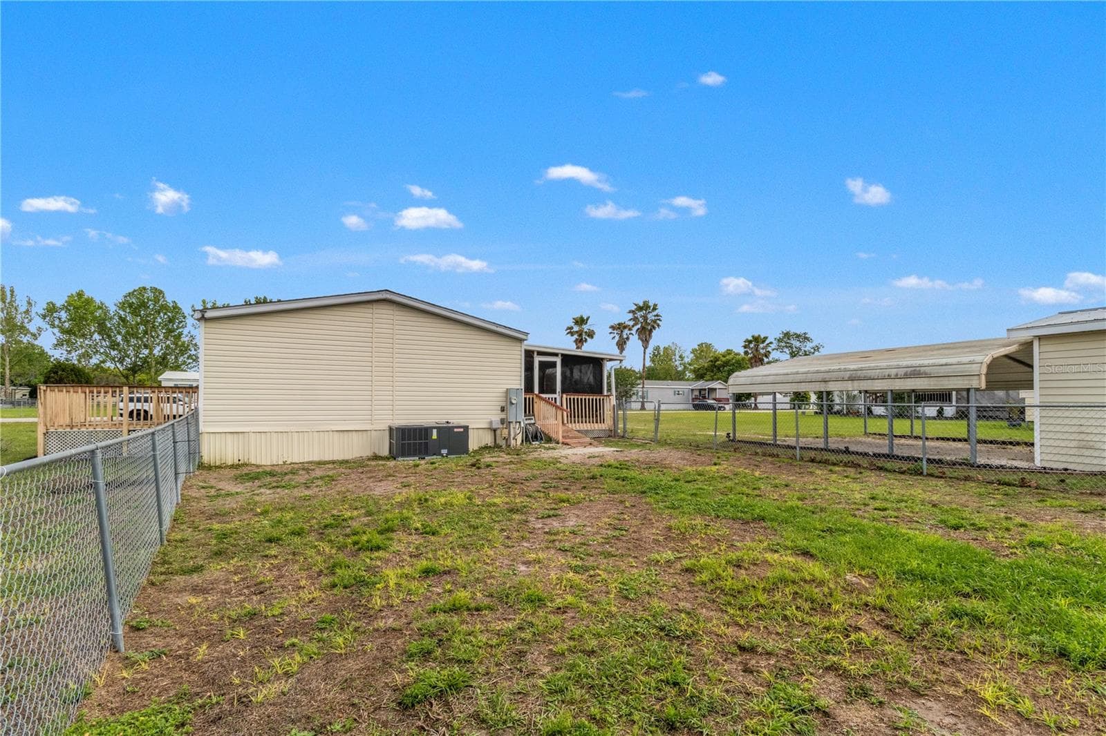 Manufactured Home at 1371 NW 12TH LN, LAKE PANASOFFKEE, photo 26 of 37