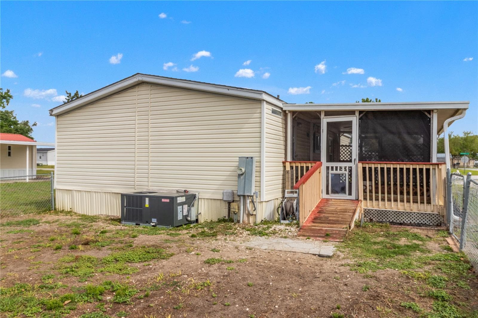 Manufactured Home at 1371 NW 12TH LN, LAKE PANASOFFKEE, photo 27 of 37