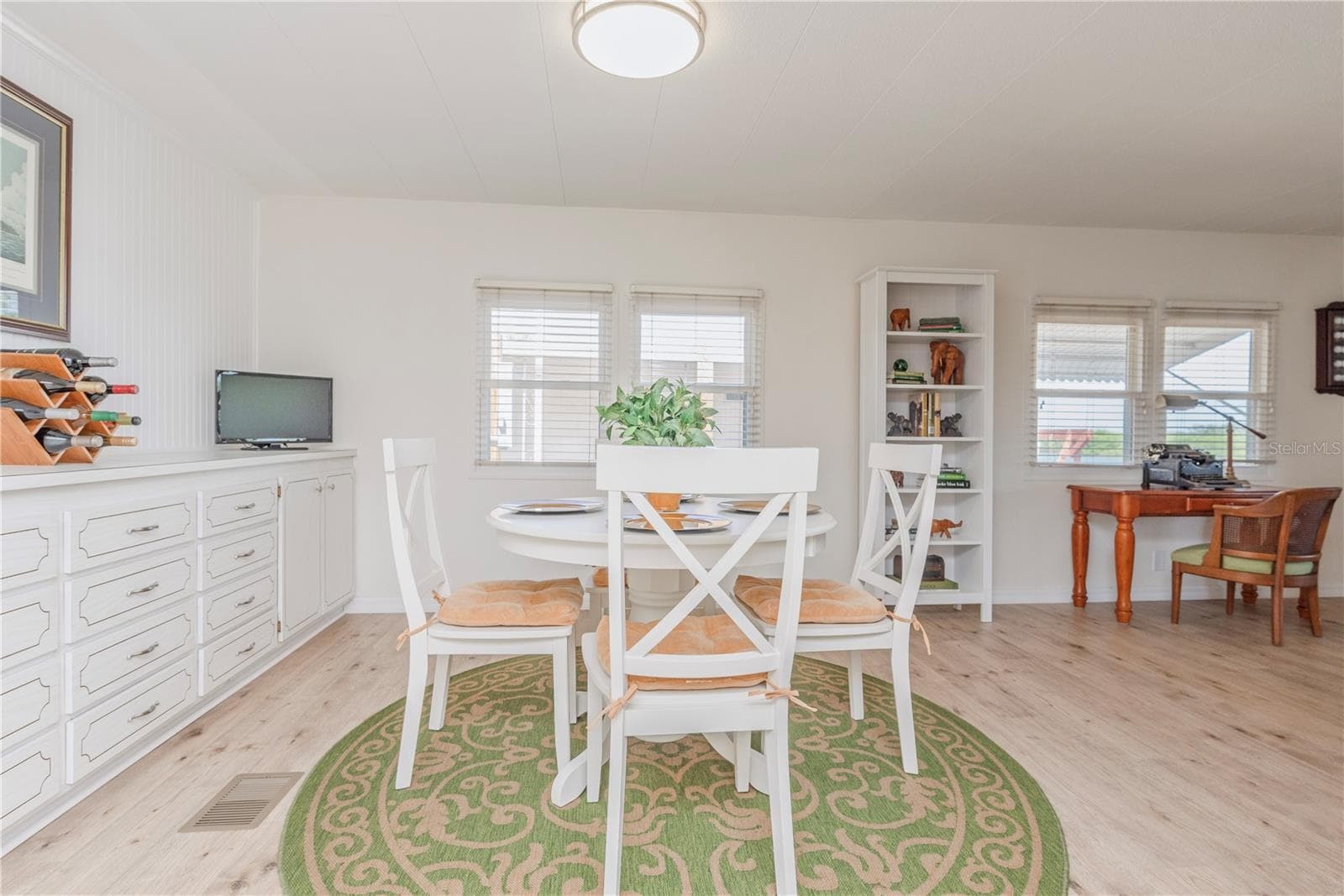 Dining room has built-in credenza for extra storage. - 4851 W GANDY BLVD #23C, TAMPA