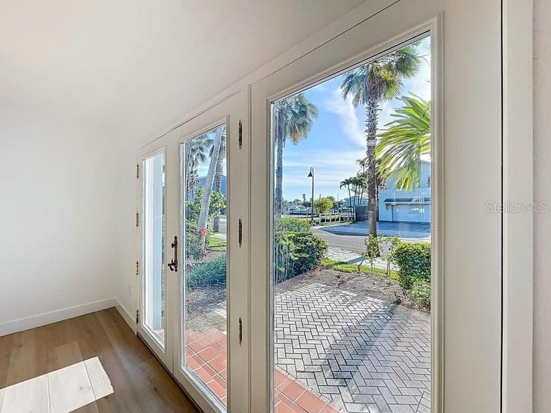 LIVING ROOM WITH WATER VIEW - 1800 PASS-A-GRILLE WAY #2, ST PETE BEACH